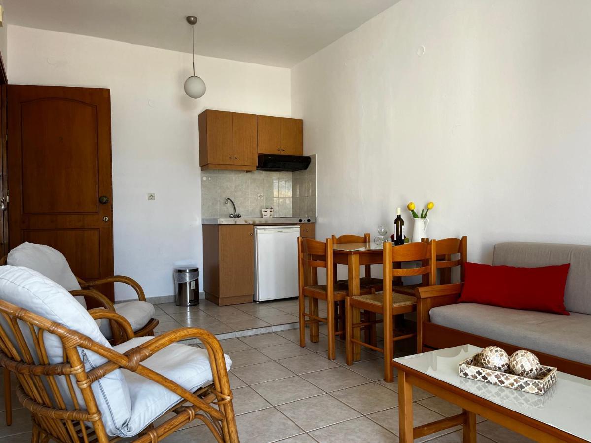 Michael Apartments Agia Marina  ภายนอก รูปภาพ