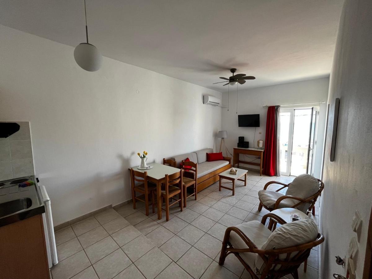 Michael Apartments Agia Marina  ภายนอก รูปภาพ
