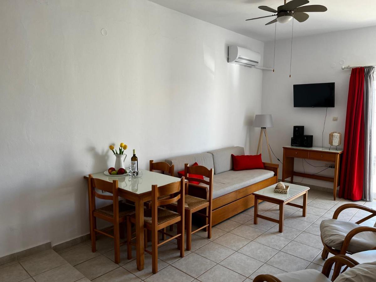 Michael Apartments Agia Marina  ภายนอก รูปภาพ