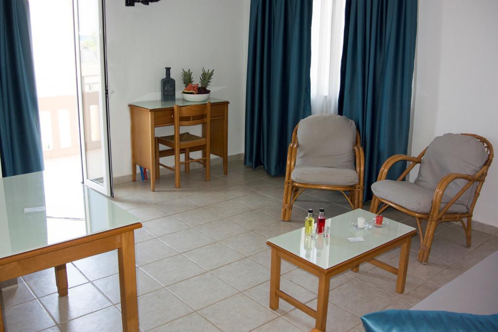 Michael Apartments Agia Marina  ภายนอก รูปภาพ