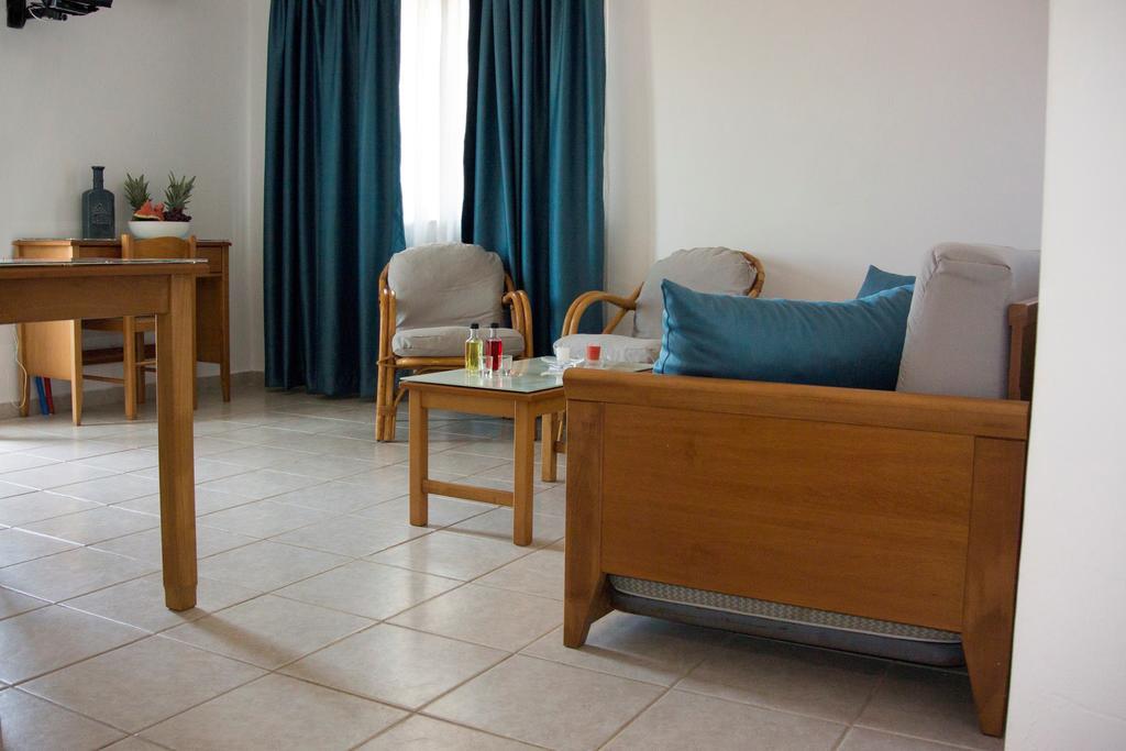 Michael Apartments Agia Marina  ภายนอก รูปภาพ